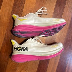 Hoka Clifton 9, women’s 8.5B, excellent condition